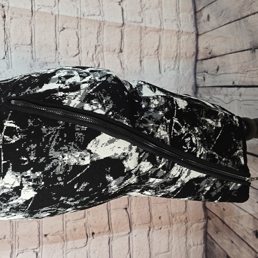 Guess Monochrome Abstract Bodycon Dress Size Medium NWT - Picture 9 of 15